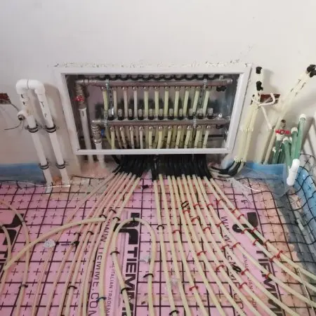 Încălzirea în pardoseală vs radiatoare: avantaje, dezavantaje și costuri explicate